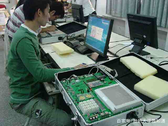 大學(xué)里那些“痛并快樂著”的專業(yè) 5個(gè)看似苦逼但畢業(yè)薪酬高的選擇，計(jì)算機(jī)技術(shù)咨詢?yōu)槟憬馕? />
</span>
<span id=